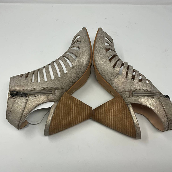 Vince Camuto VC-Eliana Women Gold Leather Peep Toe Ankle Zip Caged Sandal US 10M - Picture 3 of 7